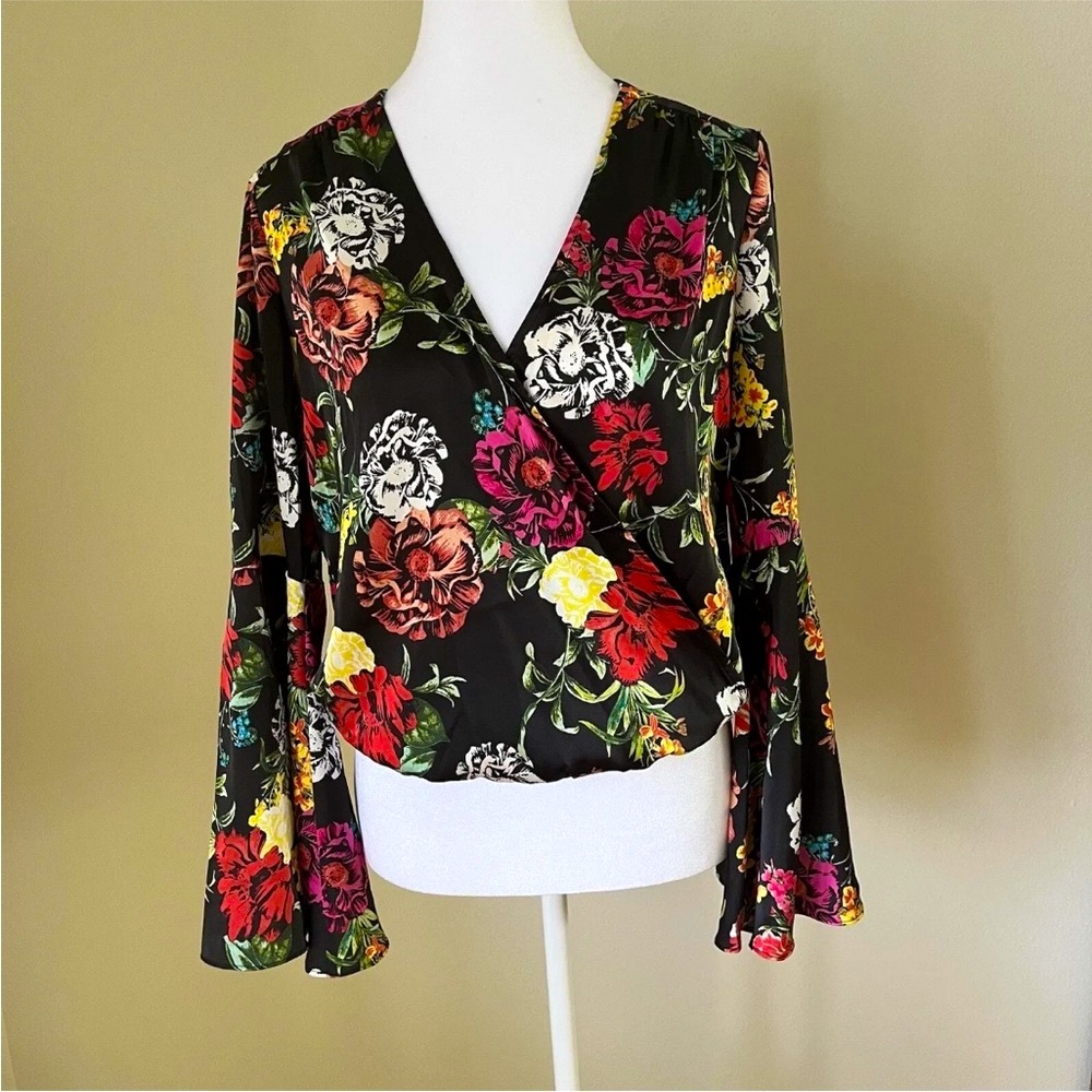 NWT! GUESS Bell Sleeve Wrap Satin Blouse “Room of Blooms” - Size XS